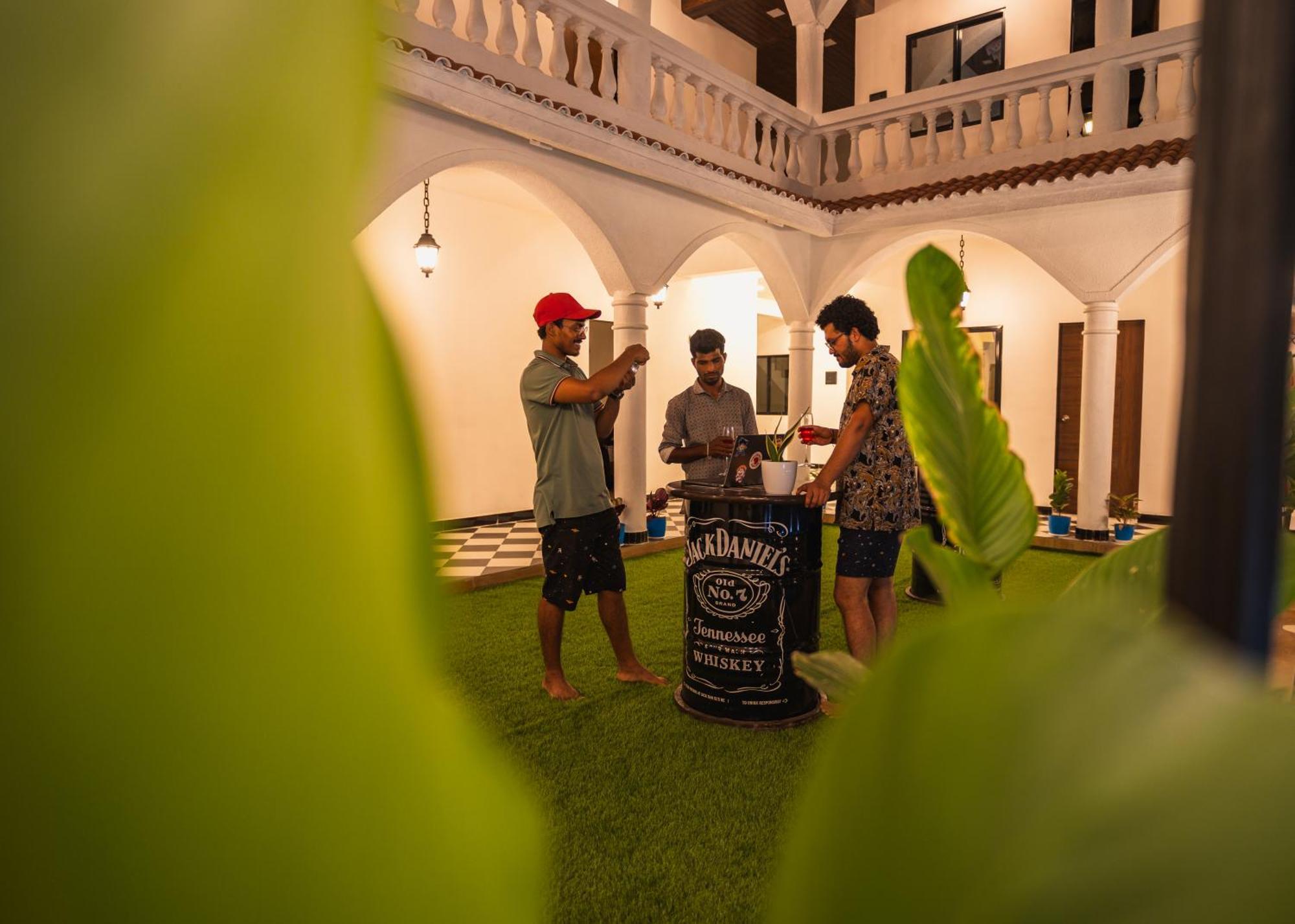 Sapphire Mansion Hotel Alibág Kültér fotó