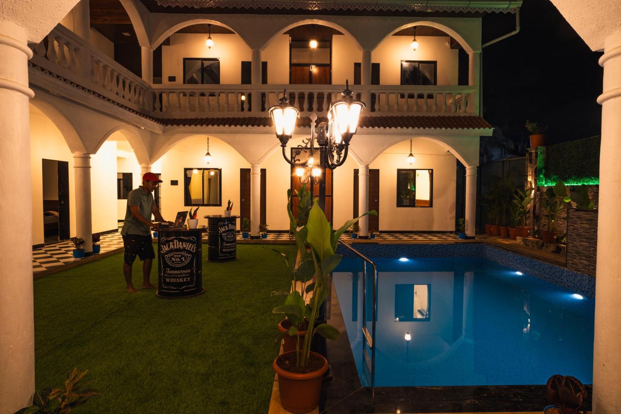 Sapphire Mansion Hotel Alibág Kültér fotó